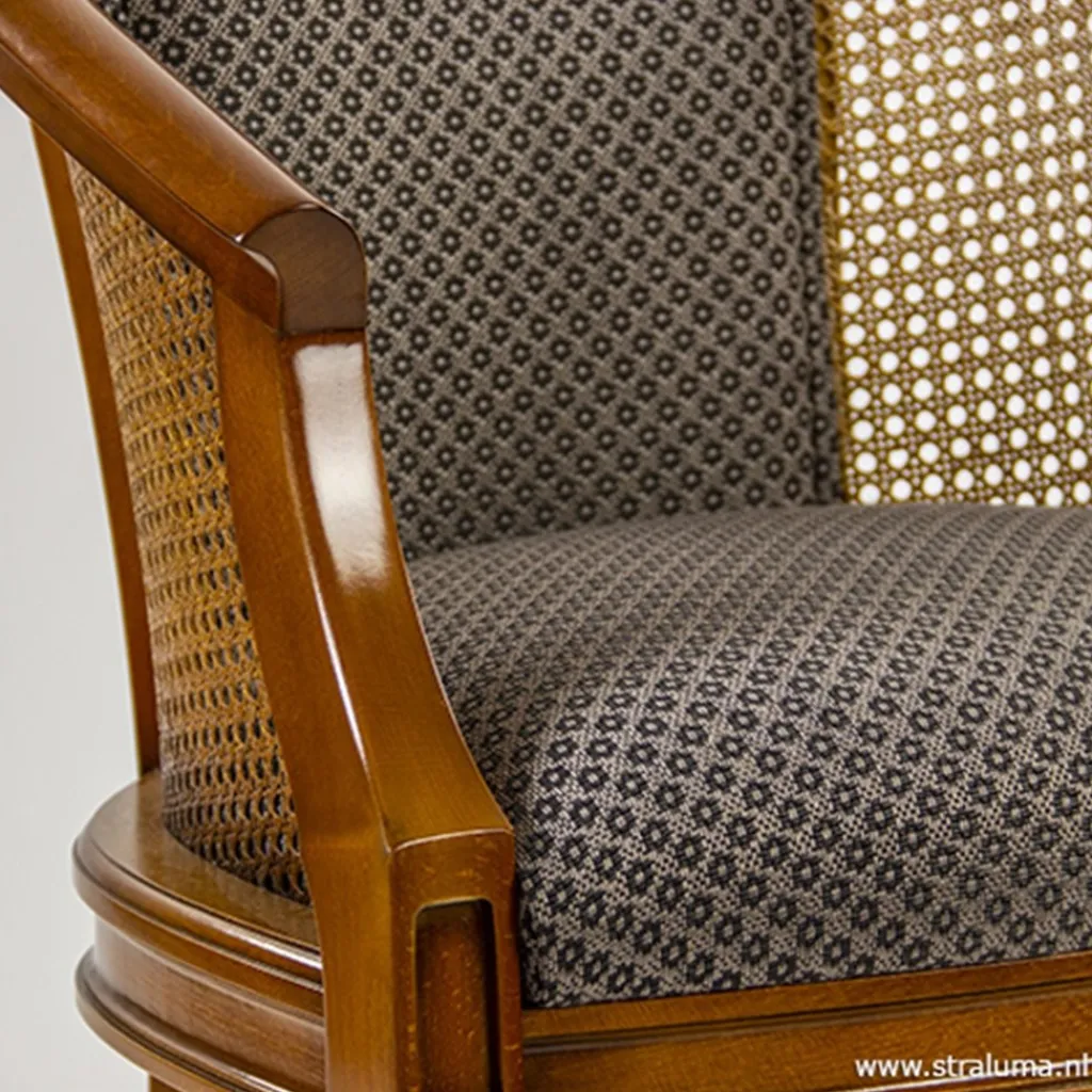 Armstoel met webbing en stoffen zitting>Straluma Clearance