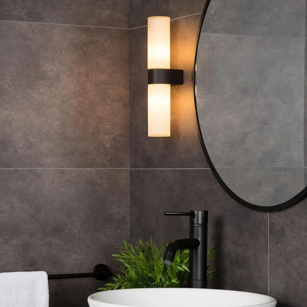 Cilinder badkamerlamp zwart met opaal glas IP44>Straluma Online