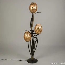 Houten vloerlamp met kelk van schelpen>Straluma Outlet