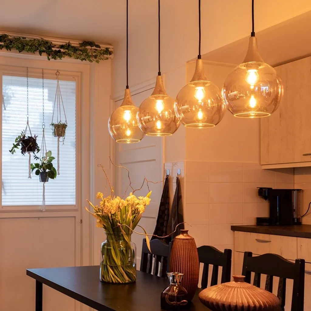 4-Lichts eettafelhanglamp zwart/goud met amber glazen bollen>Straluma Flash Sale