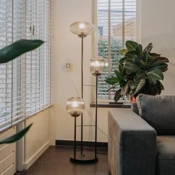 3-Lichts vloerlamp met smoke glazen kappen reliëf><noscript><img width=